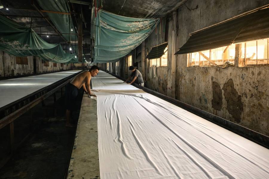 Interior workshop konveksi batik Versatra dengan mesin printing tekstil aktif